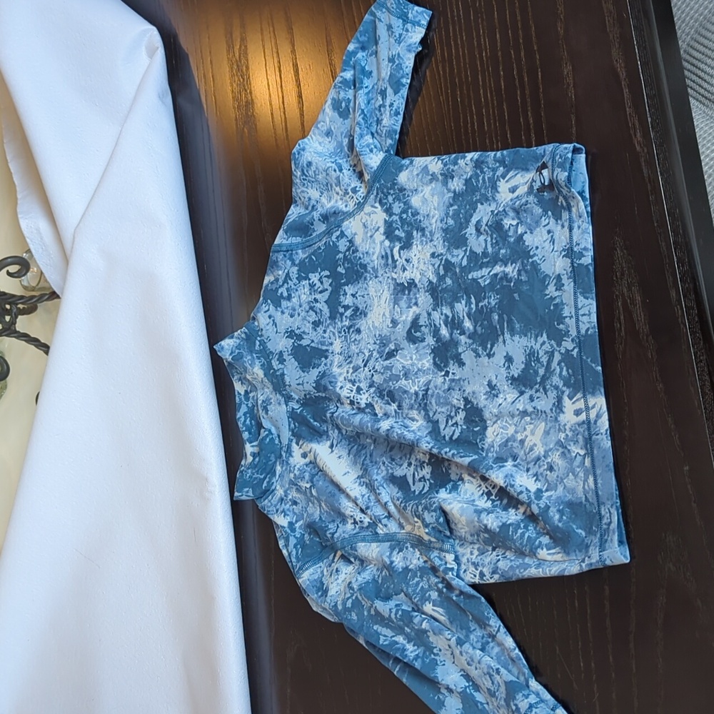 M. UA BTG MERIDIAN PRINT CROP shirt